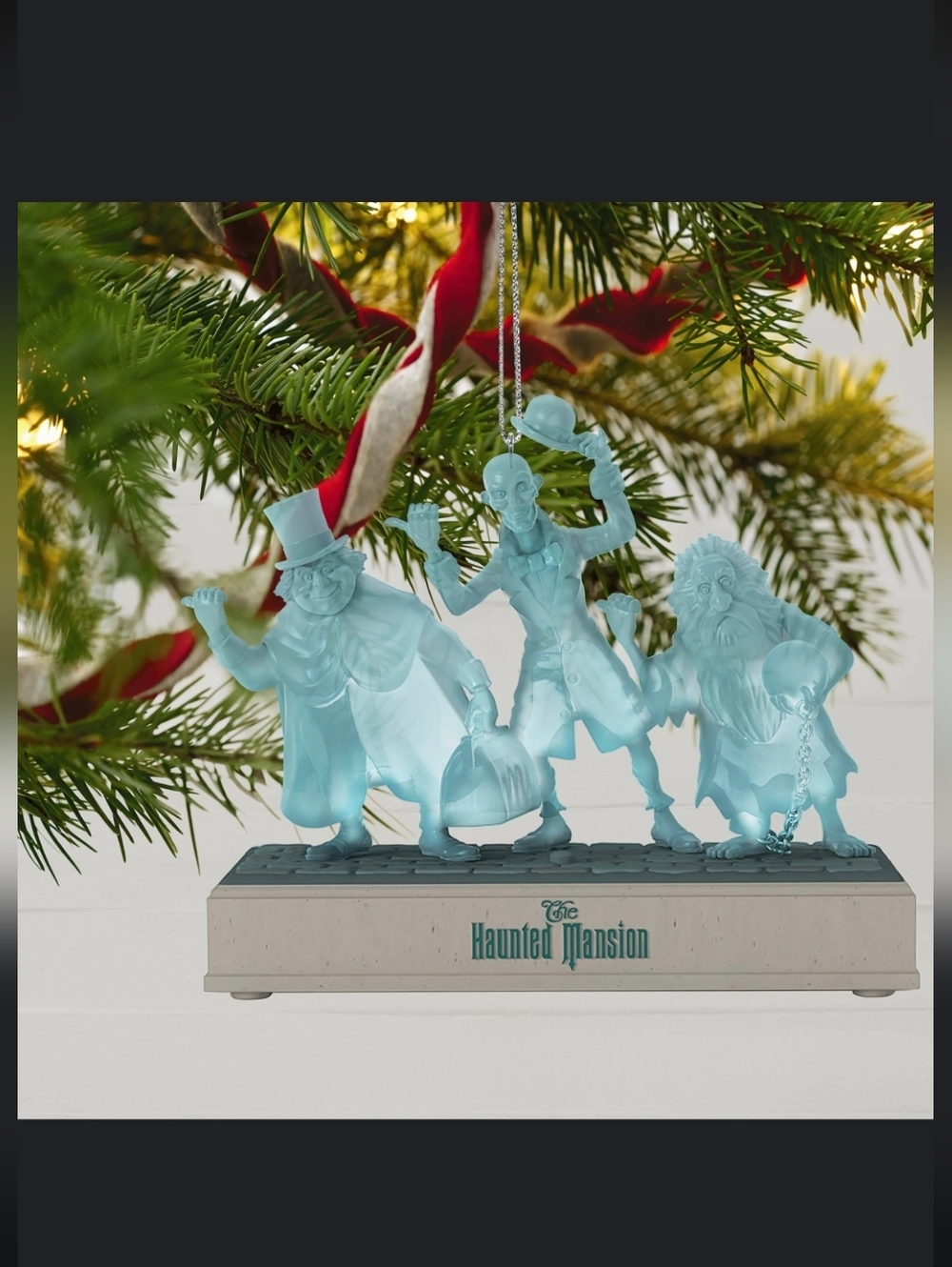 2020 Hallmark Disney Haunted Mansion Hitchhiking Ghosts Ornament